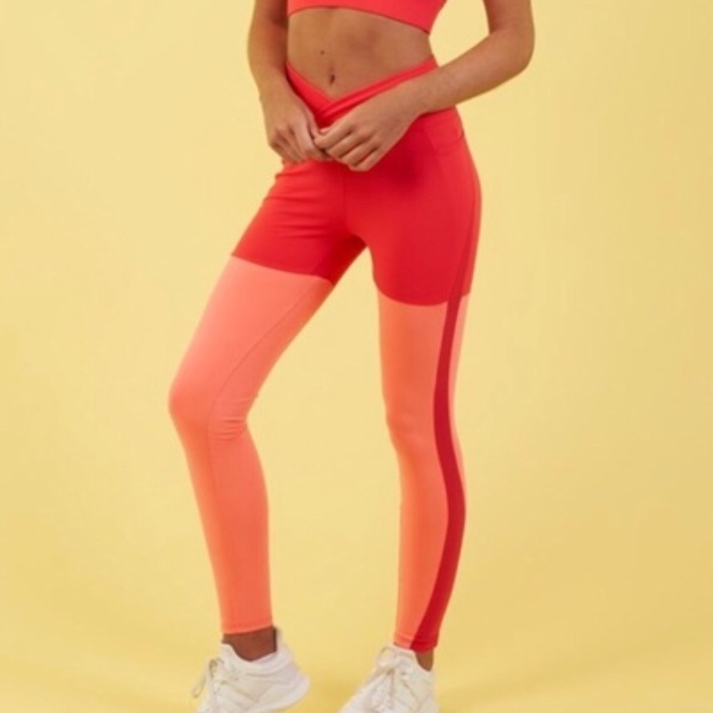 Nikki B Season 2 Dynamic Leggings ✨NWT✨